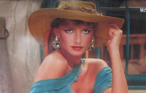 Kimberley Conrad January 1988 Playboy Playmate Profile Video。